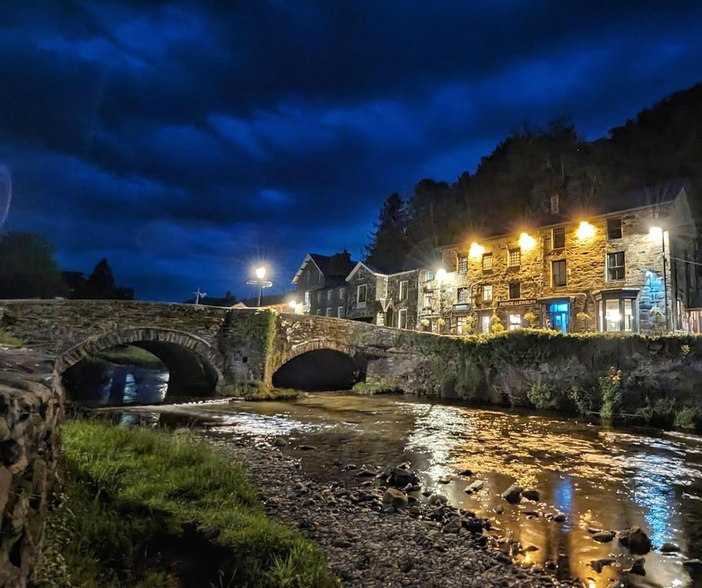 Prince Llewelyn Hotel Beddgelert Bagian luar foto